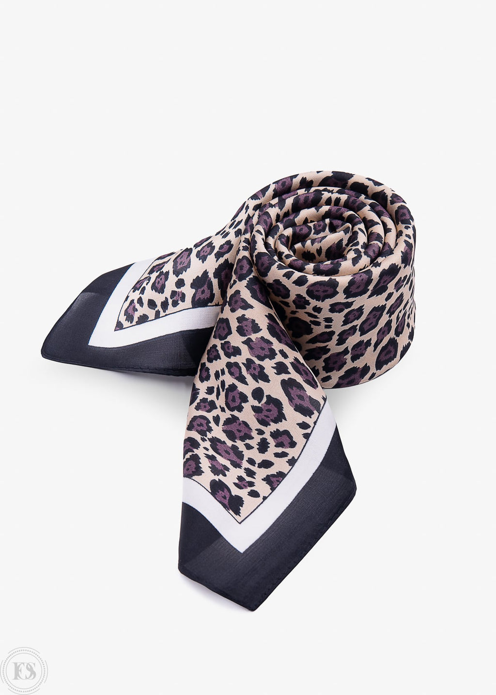 Leopardmönstrad scarf med svart kant.