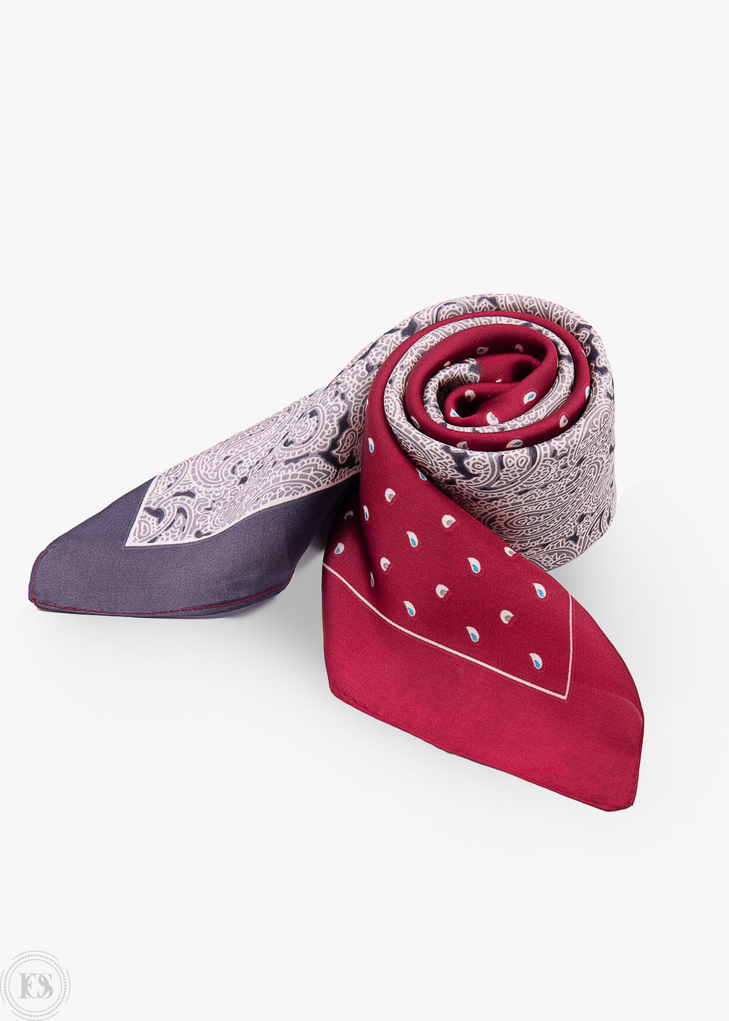 Vinröd, beige och grå scarf med prickigt och spetsinspirerat mönster.