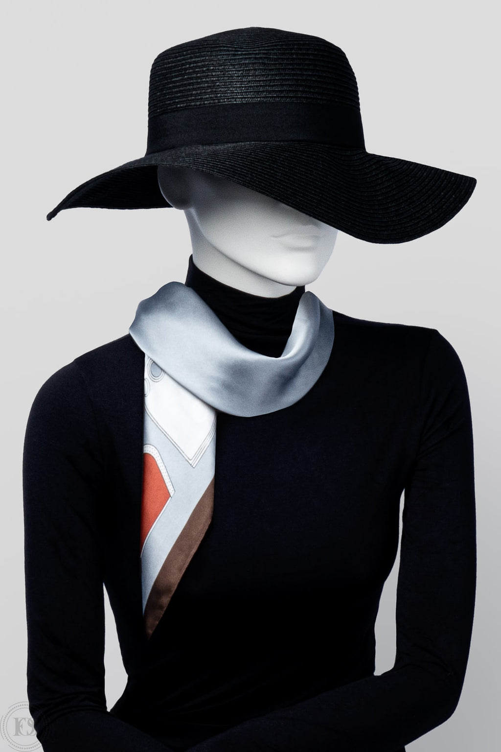 Blå, vit och rödfärgad scarf med elegant mönster.