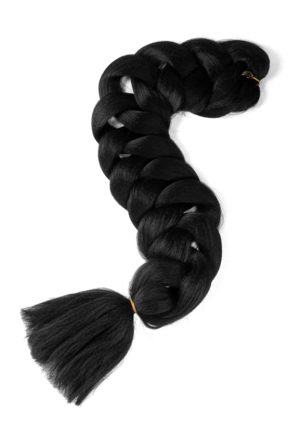 Produktbild på mjuka box braids i svart, där håret är flätat i jämna sektioner med mycket volym för en fyllig och naturlig look