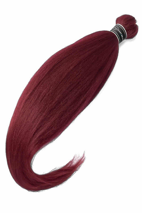 Burgundy easy braids i högkvalitativt kanekalon-syntetiskt hår, där flätorna är täta och jämnt formade för en livfull och hållbar look