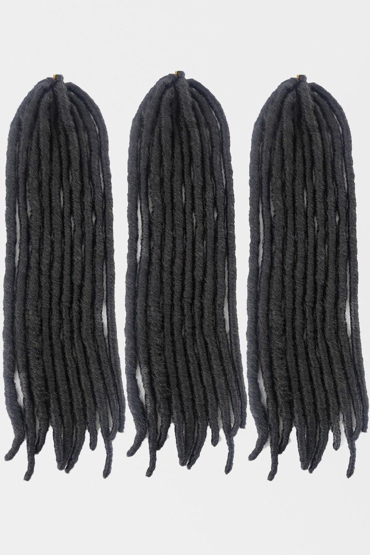 Faux Locs #1B i naturligt svart nyans, syntetiskt lockhår med realistisk textur. Idealisk för crochet metoden.