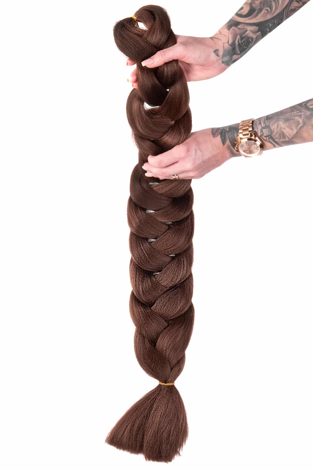 Lång box braid i färg 2, mörkbrun nyans med naturlig glans och fyllig textur. Mjukt syntetiskt hår format i en tjock, jämn box braid.