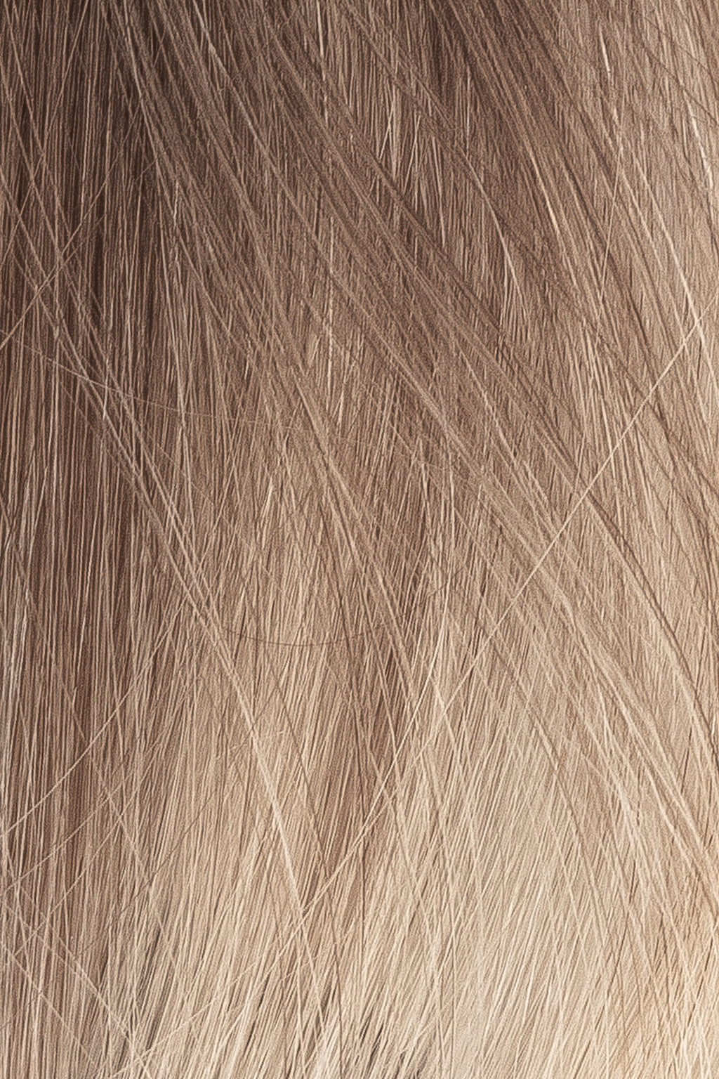 Detaljbild på äkta hår extensions med tejp, som visar en vacker balayage-effekt med slingor i brunt och blont, för en naturlig och glänsande finish.