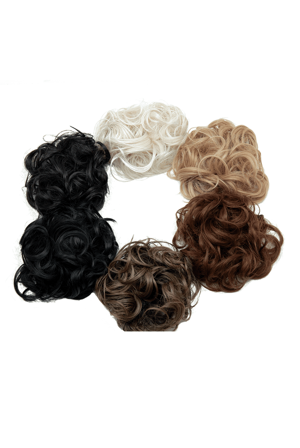 Messy Bun hårdonuts i flera nyanser med mjuka, naturliga lockar och luftig struktur som ger volym och en avslappnad, elegant look.