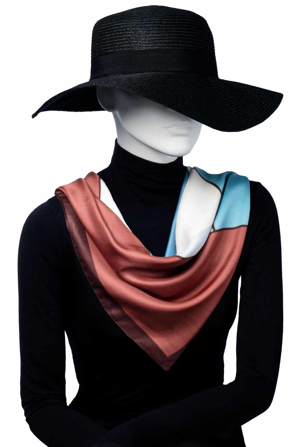 Mannequin som bär scarf i blå, vinröd och vit färgblockdesign. Lyxig glans och mjuk känsla som ger en sofistikerad touch till både vardags och fest.