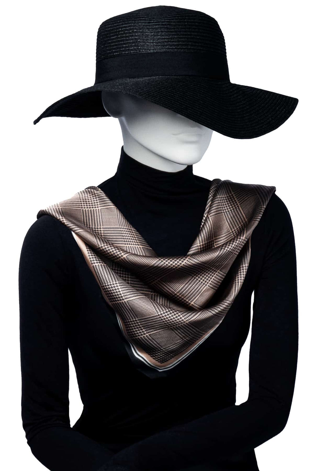 Skyltdocka med brun scarf runt halsen, perfekt för att visa styling och accessoarer