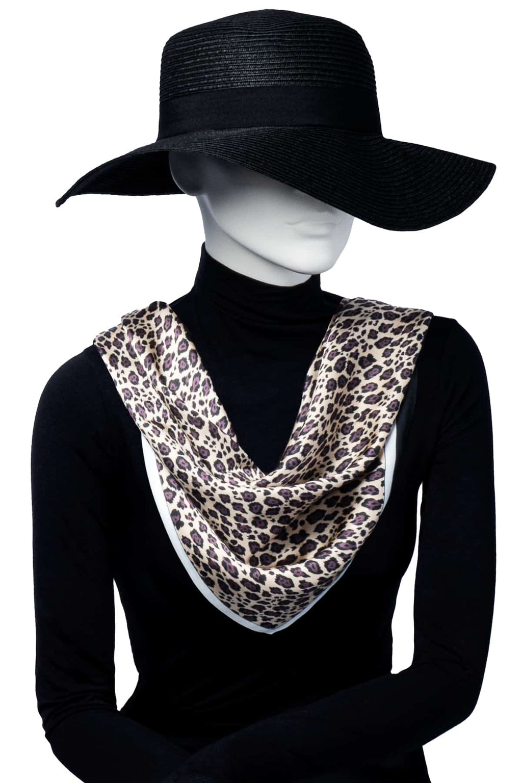 Polyester scarf i djärvt leopard mönster i jordnära färger.