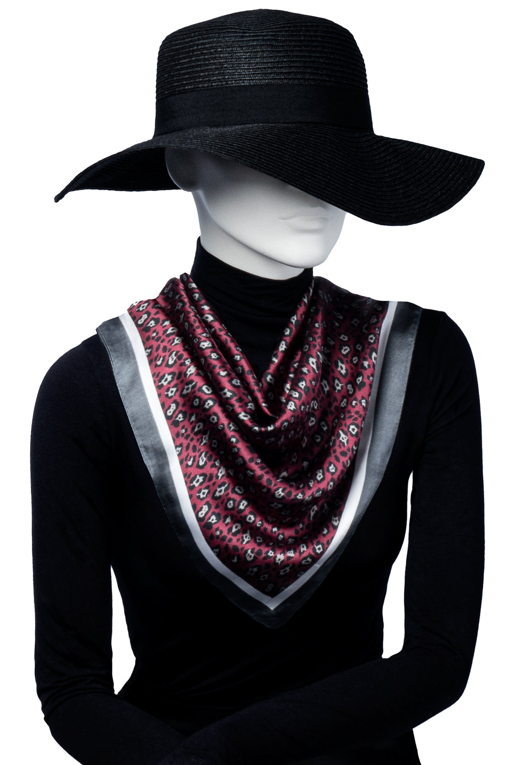 Skyltdocka med vinröd scarf med cheetah-mönster, perfekt för att visa styling och accessoarer