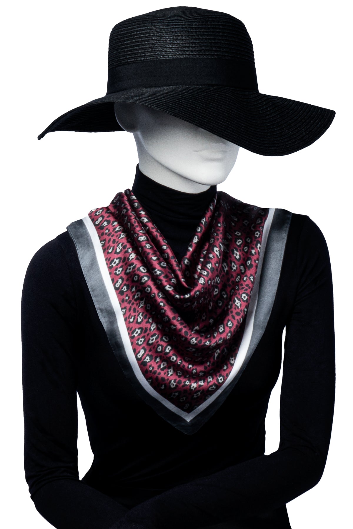 Skyltdocka med vinröd scarf med cheetah-mönster, perfekt för att visa styling och accessoarer