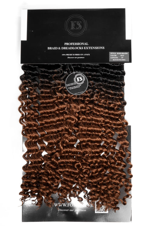 Boho braids extensions i elegant ombre från svart till kastanjebrun. Mjuka spiralformade lockar med naturlig glans, perfekta för ett fylligt och modernt flätutseende.