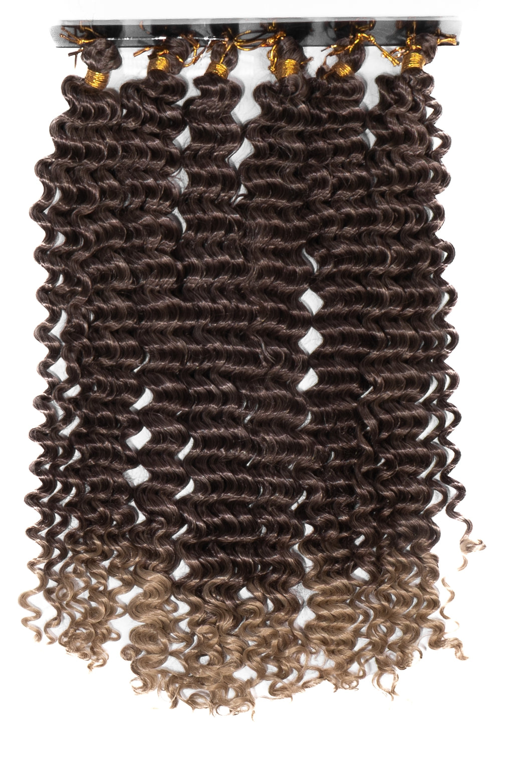 Boho braids i sexpack med mjuka spiral-lockar i chokladbrun ton som övergår i karamellblond. Lätt och fylligt syntetiskt hår för naturliga, bohemiska flätstilar.