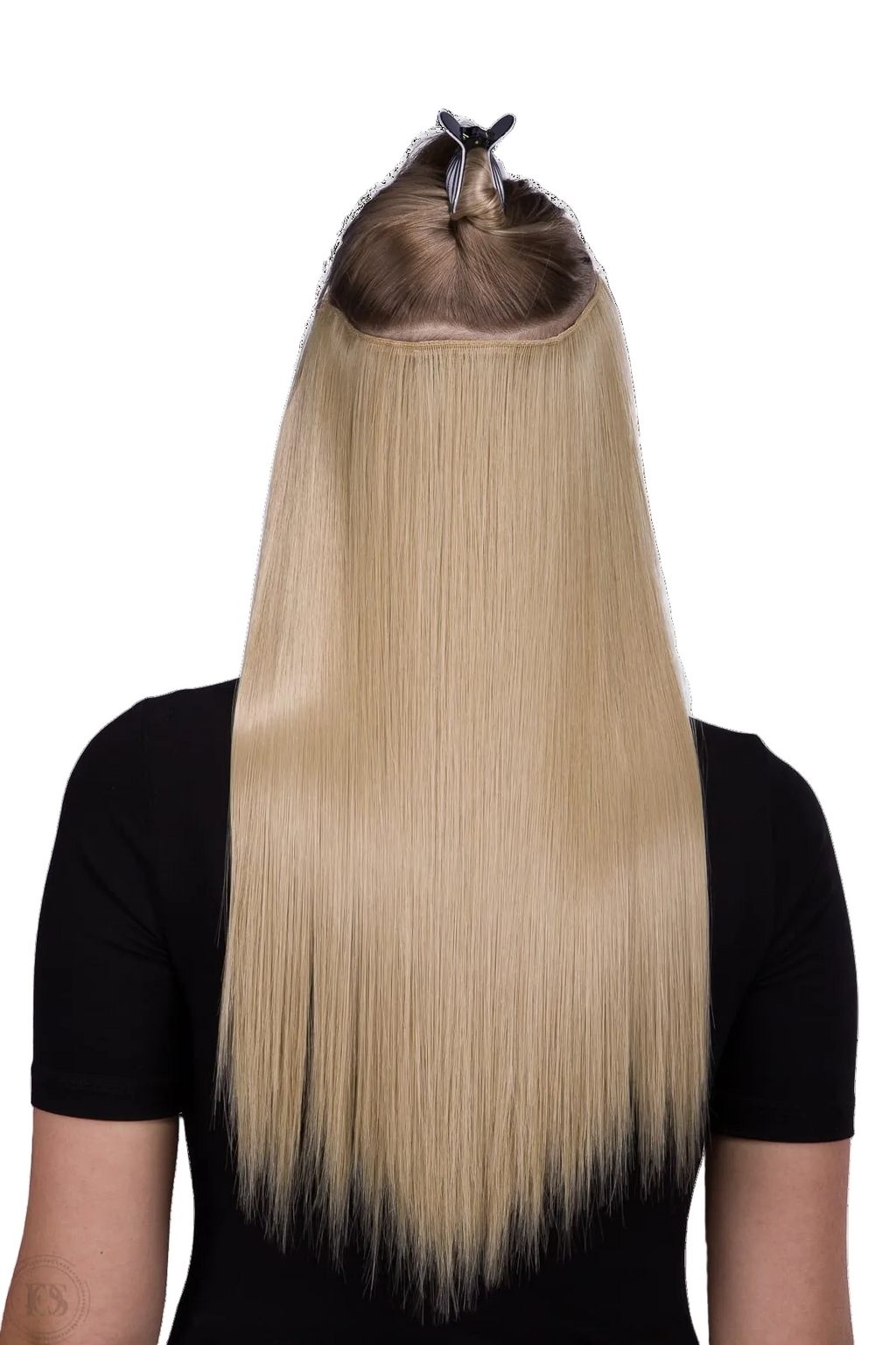Hårband med rakt hår i naturligt blond nyans, långt och glansigt.