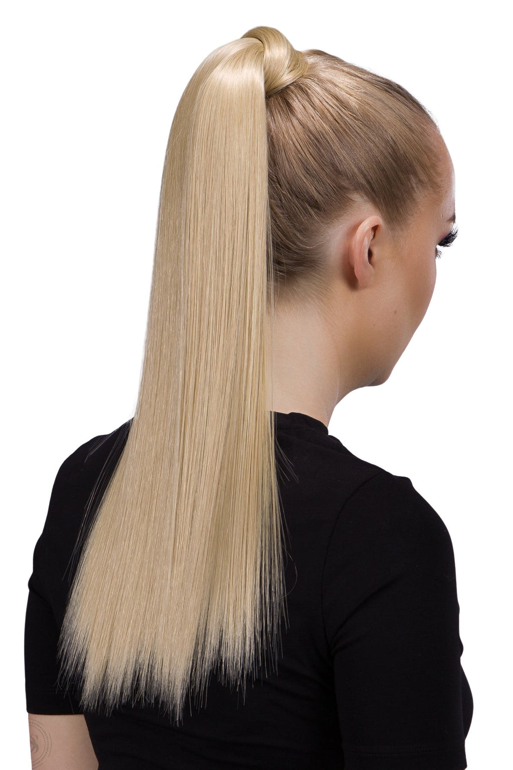 Modell sedd bakifrån med blond rak ponytail-hårförlängning