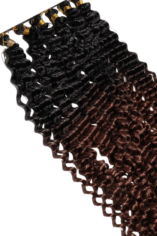 Boho braids, hår i mörkbrun ombré, med små definierade lockar.