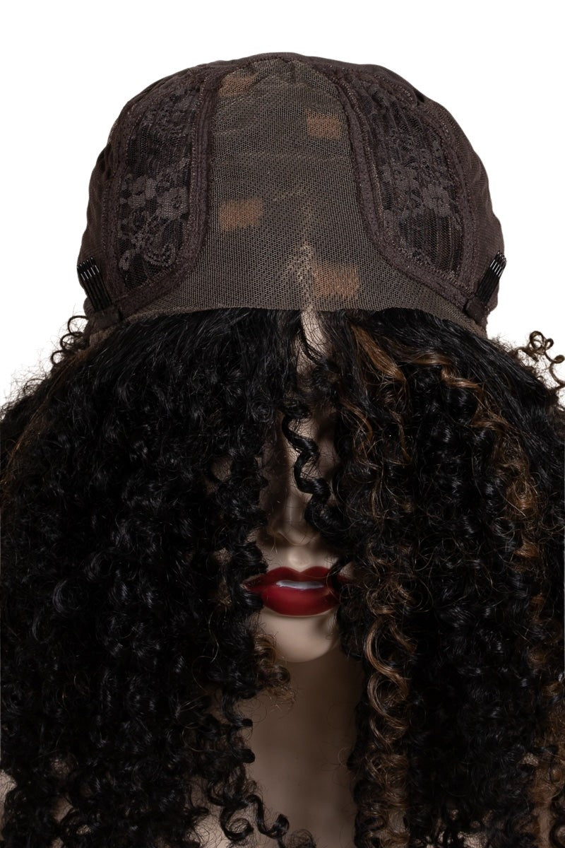 Detalj på lace på peruk, visar realistiskt hårfäste.