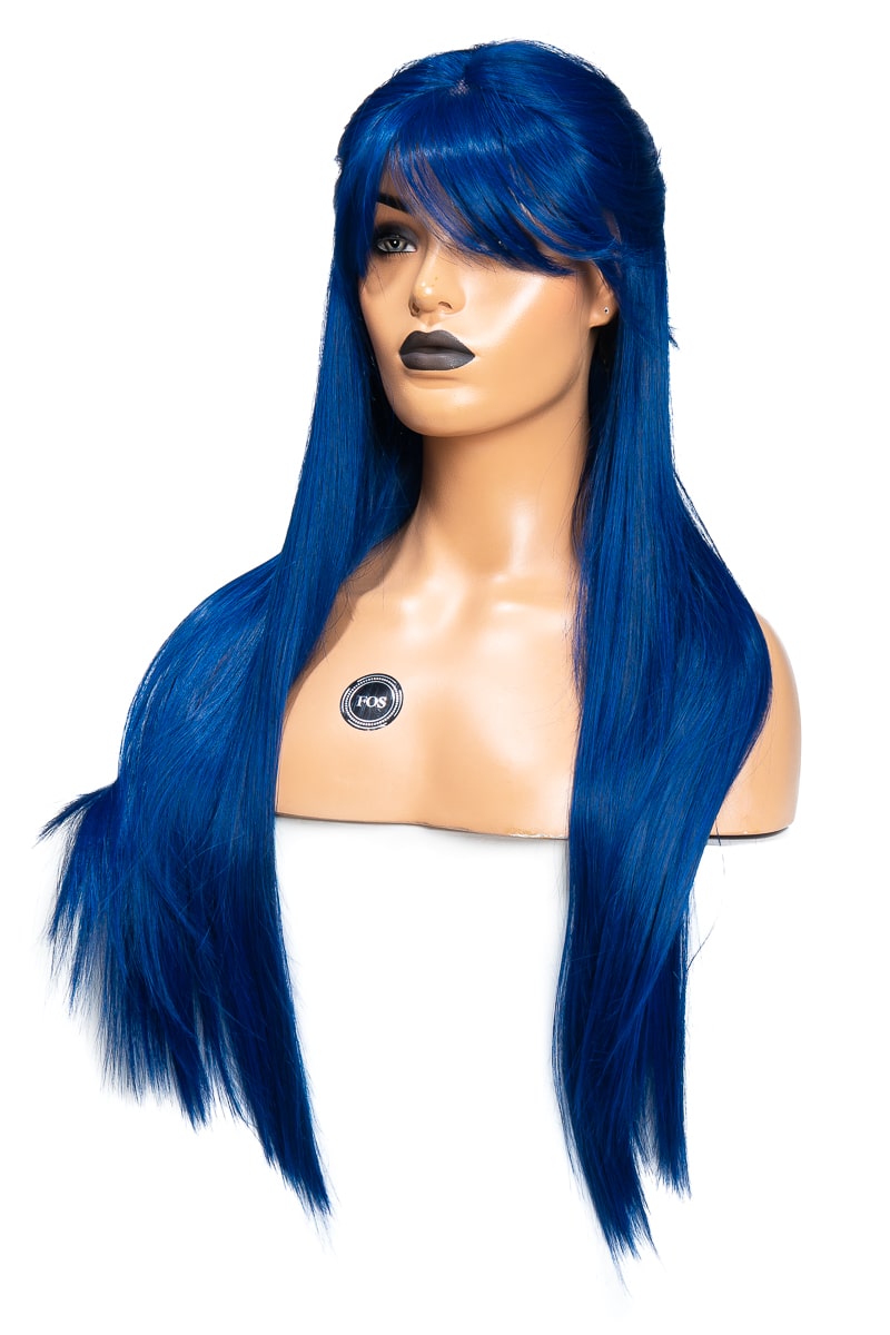 Lång, glansig blå peruk med lugg, perfekt för cosplay. Håret faller i mjuka, glänsande längder för en livfull och dramatisk look