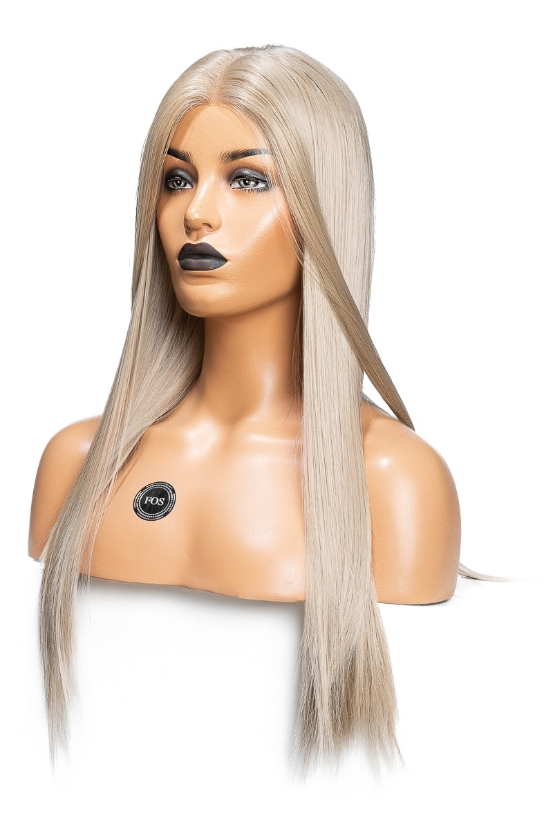 Profilbild på en syntetisk peruk med långt, blont hår som faller mjukt och glansigt för en naturlig och elegant look.