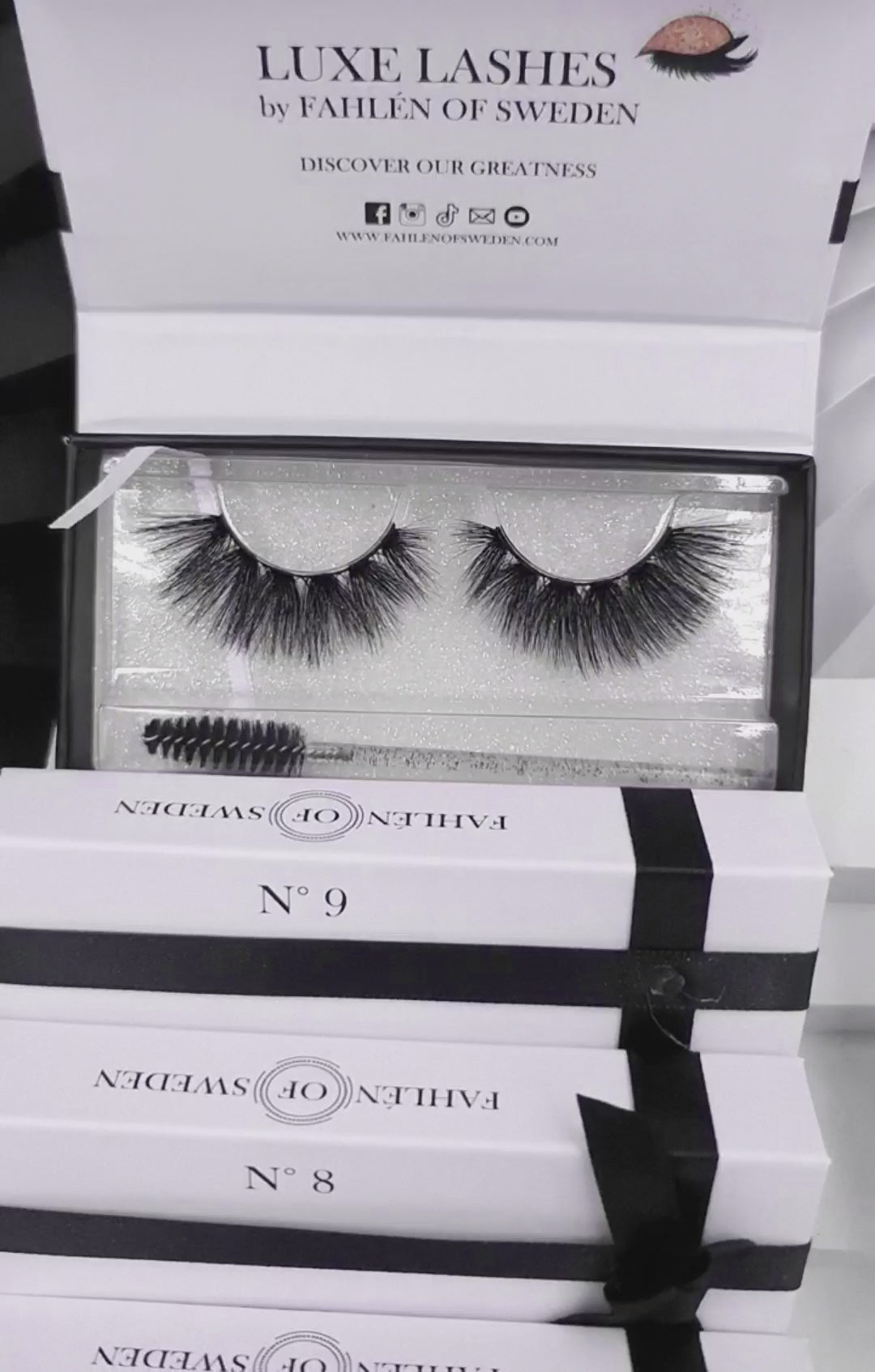 Lösögonfransar LUXE LASHES presenteras i vit elegant förpackning